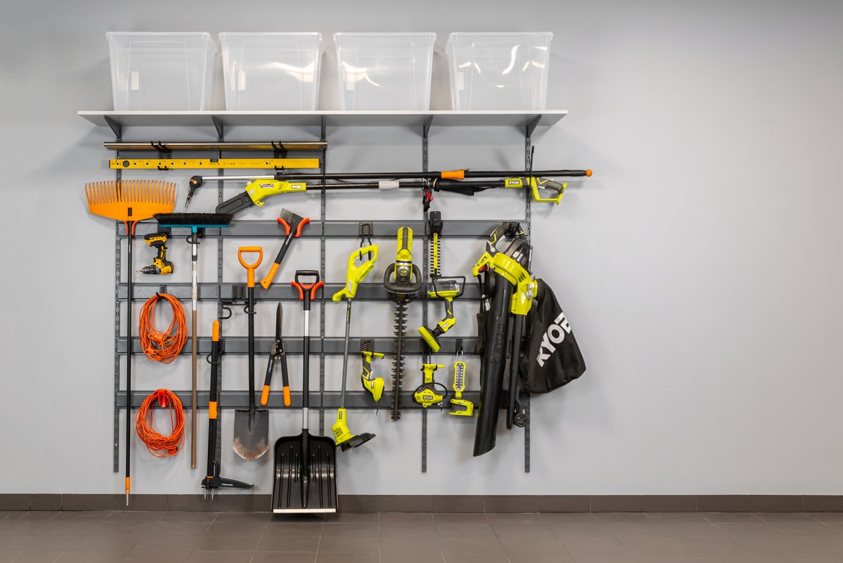 Garage Werkzeug auf Lochwand